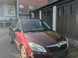 Rot Gebraucht 2011 Skoda Fabia Kombi | 4.000 € (Guter Preis)