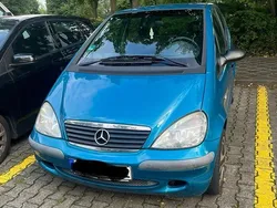Blau Gebraucht 2002 Mercedes A140 Kleinwagen | 1.000 €