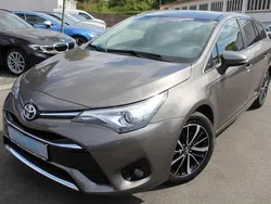 Grau Gebraucht 2018 Toyota Avensis Team Kombi | 15.980 € (Fairer Preis)