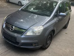 Grau Gebraucht 2006 Opel Zafira Van / Kleinbus | 3.999 € (Fairer Preis)