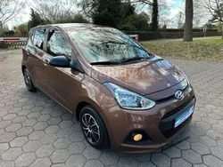 Braun Gebraucht 2015 Hyundai i10 Kleinwagen | 6.999 € (Fairer Preis)