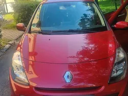 Rot Gebraucht 2010 Renault Clio II Kleinwagen | 4.250 €