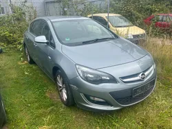 Grau Gebraucht 2013 Opel Astra Kleinwagen | 2.650 € (Superpreis)