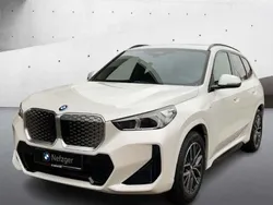 Mineralweiss metallic Neu 2024 BMW iX1 M Sport SUV | 49.011 € (Fairer Preis)