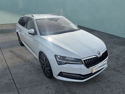 Weiß Gebraucht 2023 Skoda Superb Style Kombi | 34.090 € (Superpreis)