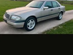 Silber Gebraucht 1997 Mercedes 220 Limousine | 4.250 €
