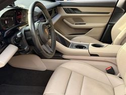 Braun Gebraucht 2023 Porsche Taycan Cross Turismo Limousine | 69.790 € (Guter Preis)