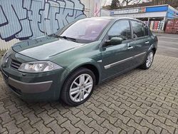 Grün Gebraucht 2004 Renault Mégane II Dynamique Limousine | 1.600 € (Fairer Preis)