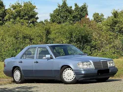 Blau Gebraucht 1993 Mercedes E280 Limousine | 6.000 €