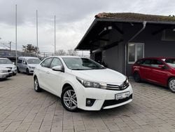 Weiß Gebraucht 2015 Toyota Corolla Executive Limousine | 9.900 € (Guter Preis)