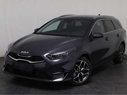 Grün, experience green Neu 2025 Kia Ceed Sportswagon Gold Kombi | 25.585 € (Guter Preis)