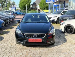 Schwarz Gebraucht 2012 Volvo V40 Momentum Kombi | 11.690 € (Etwas zu teuer)