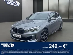 Grau / skyscraper grau (metallic) Gebraucht 2024 BMW M135 Performance Kleinwagen | 35.650 € (Superpreis)