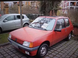 Rot Gebraucht 1988 Peugeot 205 Kleinwagen | 850 €
