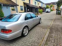Silber Gebraucht 1999 Mercedes E430 Avantgarde Limousine | 10.555 €