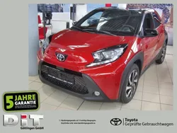 Chili red perleff. / dach nigh Neu 2025 Toyota Aygo Team Kleinwagen | 16.490 €