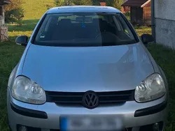 Grau Gebraucht 2004 VW Golf V Kleinwagen | 2.200 € (Fairer Preis)