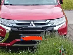 Rot Gebraucht 2018 Mitsubishi Outlander P-HEV SUV | 18.999 € (Etwas zu teuer)