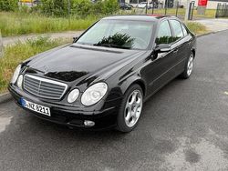 Schwarz Gebraucht 2003 Mercedes E220 Limousine | 3.900 € (Fairer Preis)