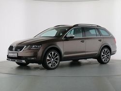 Maple braun metallic Gebraucht 2018 Skoda Octavia Scout Kombi | 21.489 €