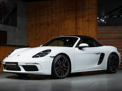 Weiß Gebraucht 2017 Porsche 718 Boxster Chrono Cabrio | 59.900 € (Fairer Preis)