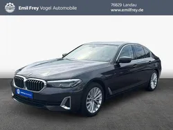 Sophistograu brillanteffekt me Gebraucht 2023 BMW 520 Luxury Line Limousine | 36.490 € (Teuer)