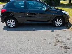 Schwarz Gebraucht 2010 Peugeot 206+ Kleinwagen | 3.100 €