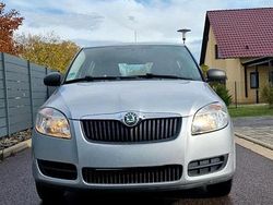 Silber Gebraucht 2009 Skoda Fabia Limousine | 3.399 € (Fairer Preis)