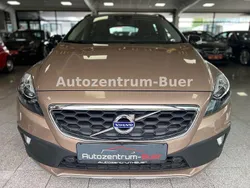 Gold Gebraucht 2014 Volvo V40 CC You! Kombi | 17.990 € (Teuer)