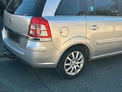 Silber Gebraucht 2008 Opel Zafira Van / Kleinbus | 3.500 €