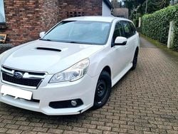 Weiß Gebraucht 2013 Subaru Legacy Kombi | 9.490 € (Teuer)