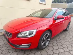 Rot Gebraucht 2015 Volvo V60 Summum Kombi | 6.990 € (Guter Preis)