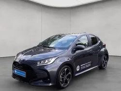 Grau Neu 2025 Toyota Yaris Hybrid Style Limousine | 30.990 €