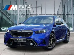 Blau Neu 2025 BMW M5 Shadowline Kombi | 176.549 €