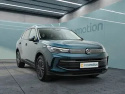 Blau Gebraucht 2024 VW Tiguan Life SUV | 39.249 € (Etwas zu teuer)