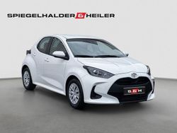 Weiß Gebraucht 2023 Toyota Yaris Comfort Limousine | 15.900 € (Fairer Preis)