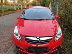 Rot Gebraucht 2009 Opel Corsa Kleinwagen | 2.900 €