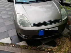 Grau Gebraucht 2002 Ford Fiesta Kleinwagen | 750 € (Fairer Preis)