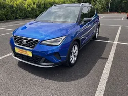 Saphirblau dach midnight schwa Gebraucht 2024 Seat Arona FR SUV | 22.690 € (Fairer Preis)