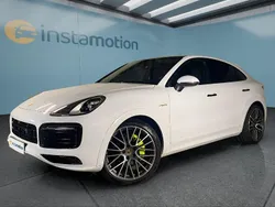 Weiß Gebraucht 2022 Porsche Cayenne SUV | 91.999 € (Etwas zu teuer)