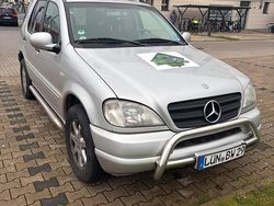 Grau Gebraucht 2000 Mercedes ML430 SUV | 10.500 €