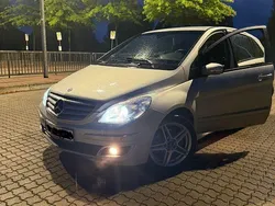 Silber Gebraucht 2005 Mercedes B180 Van / Kleinbus | 4.450 € (Fairer Preis)
