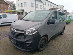 Grau Gebraucht 2016 Opel Vivaro Van / Kleinbus | 10.999 € (Teuer)