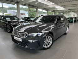 Grau Gebraucht 2024 BMW 330 Shadowline | 53.890 € (Teuer)
