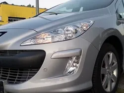Silber Gebraucht 2010 Peugeot 308 Premium Limousine | 3.699 € (Etwas zu teuer)