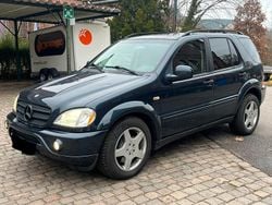 Schwarz Gebraucht 2000 Mercedes ML55 AMG AMG SUV | 6.400 €