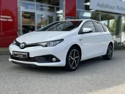 Schneeweiß Gebraucht 2018 Toyota Auris Hybrid Basis Limousine | 14.990 € (Fairer Preis)