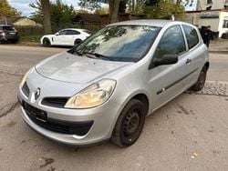 Silber Gebraucht 2006 Renault Clio II Expression Limousine | 1.500 € (Fairer Preis)