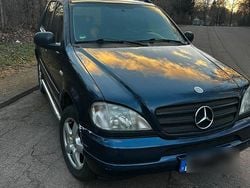 Blau Gebraucht 1998 Mercedes ML320 SUV | 3.650 € (Fairer Preis)