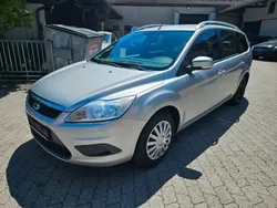 Silber Gebraucht 2010 Ford Focus Style Kombi | 1.750 € (Guter Preis)